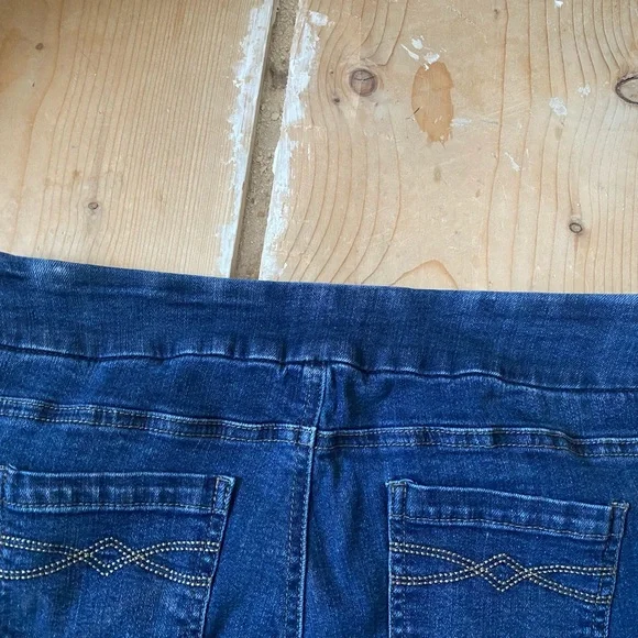 Jeans - Picture 7 of 9